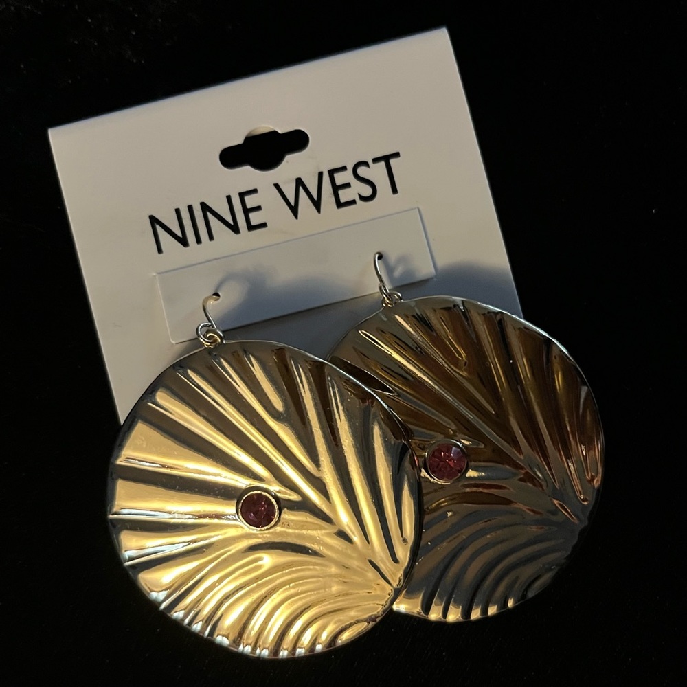 Nine West 2” Gold tone Textured Circle Earrings W/ Pink Stone, NWT